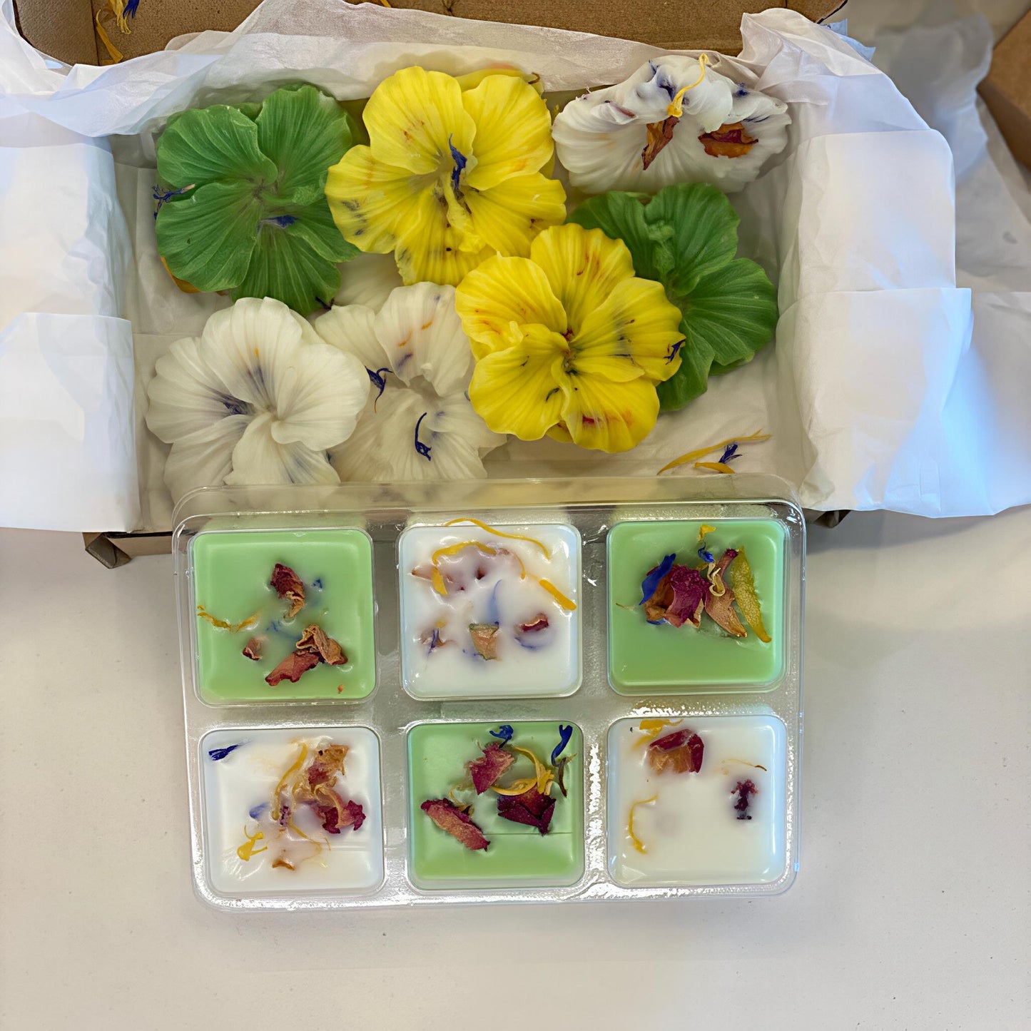 Luxury Tropical Flower Wax Melts (8 count)